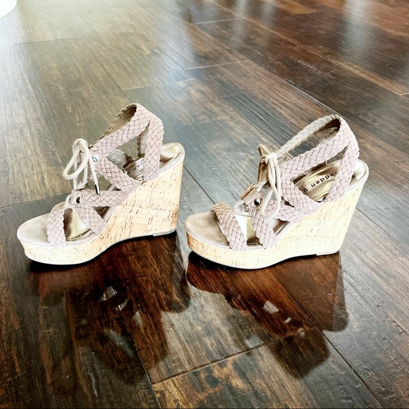 ✨Madden Girl Emboss Wedges - Picture 3 of 6